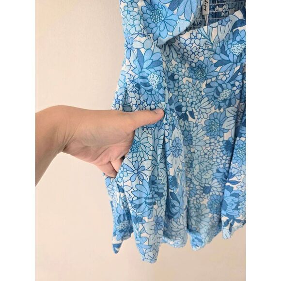 Petal & Pup LeLe Halter Romper Size XS Blue Floral Rayon Linen Blend NEW - Picture 7 of 8